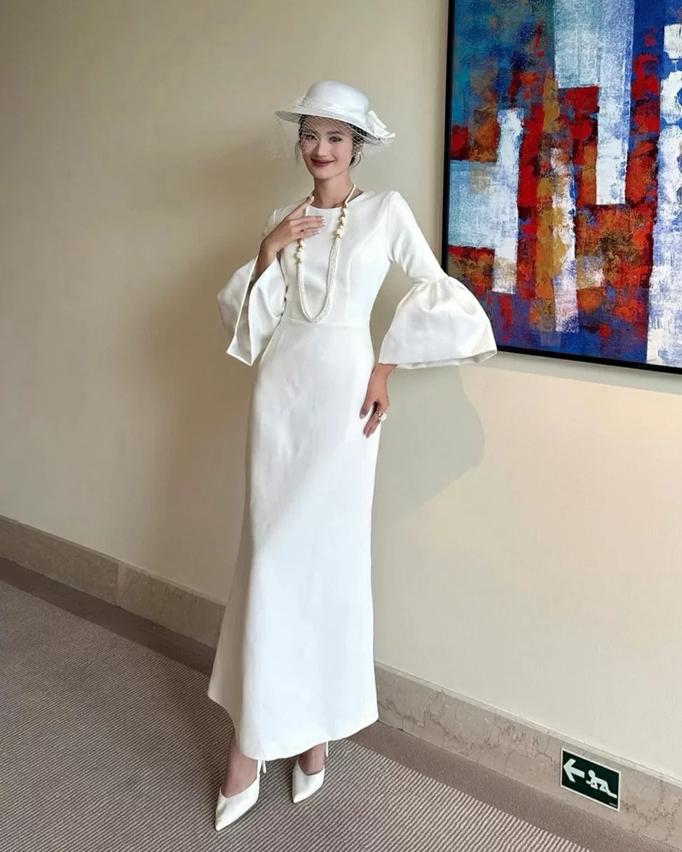 Hoa hậu Ý Nhi được chú ý khi khoe tạo hình đậm chất quý tộc trong hoạt động mới tại Miss World 2025. Diện chiếc váy mang hơi hướng công sở của NTK Hà Thanh Huy, hoa hậu tạo điểm nhấn bằng vòng cổ chuỗi hạt ngọc trai cùng mũ vành rộng đính lưới. Hoa hậu Ý Nhi được chú ý khi khoe tạo hình đậm chất quý tộc trong hoạt động mới tại Miss World 2025. Diện chiếc váy mang hơi hướng công sở của NTK Hà Thanh Huy, hoa hậu tạo điểm nhấn bằng vòng cổ chuỗi hạt ngọc trai cùng mũ vành rộng đính lưới.