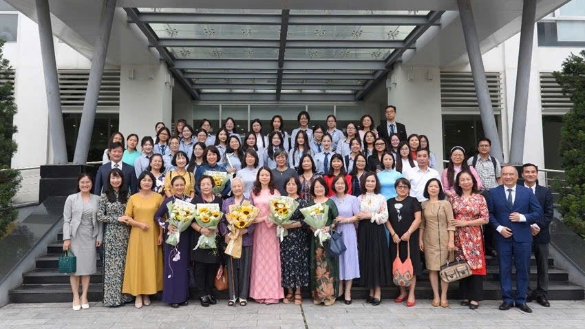 Những bóng hồng ngoại giao Việt Nam: 80 năm gánh vác sứ mệnh, kiến tạo vị thế, truyền lửa tương lai