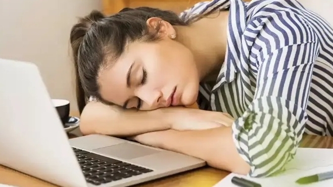 Giấc ngủ trưa ngắn có lợi cho trí não và thể chất