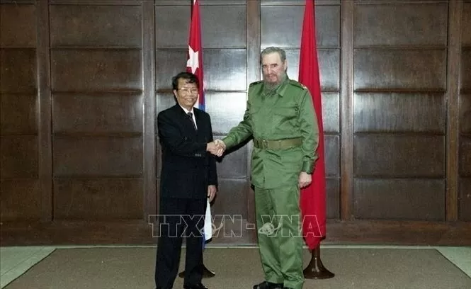 Chủ tịch nước Trần Đức Lương gặp Chủ tịch Fidel Castro trong chuyến thăm hữu nghị chính thức Cuba, ngày 9/4/2000. Ảnh: Trọng Nghiệp/TTXVN Chủ tịch nước Trần Đức Lương gặp Chủ tịch Fidel Castro trong chuyến thăm hữu nghị chính thức Cuba, ngày 9/4/2000. Ảnh: Trọng Nghiệp/TTXVN