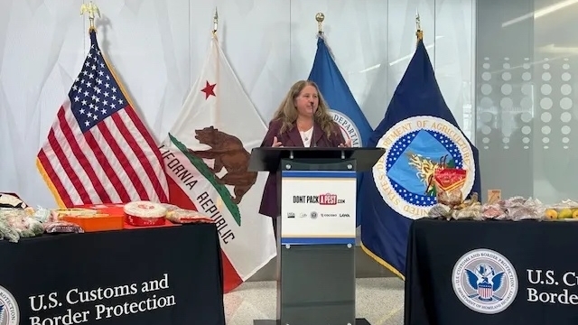 Mỹ khuyến cáo người dân không mang nông sản ngoại lai về nước