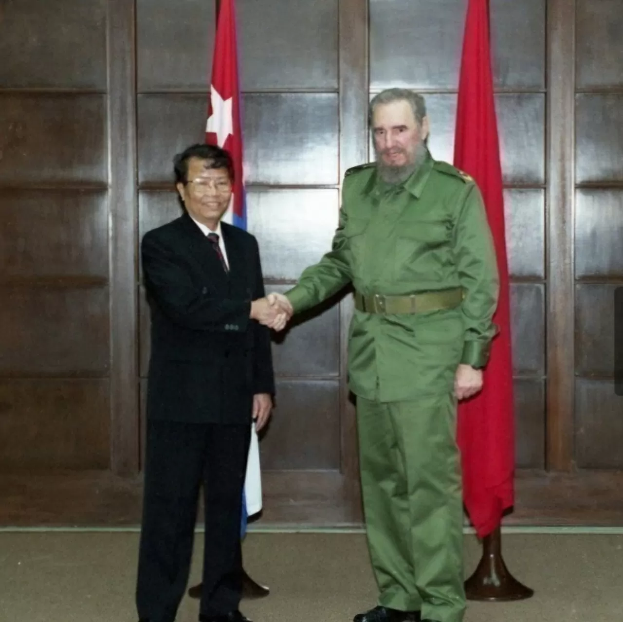 Chủ tịch nước Trần Đức Lương gặp Chủ tịch Fidel Castro trong chuyến thăm hữu nghị chính thức Cuba, ngày 9/4/2000. (Nguồn: TTXVN)