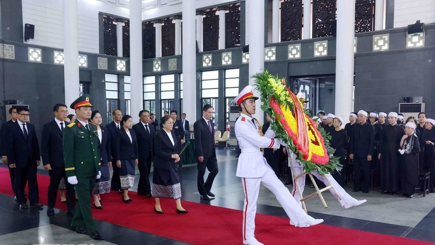 Đoàn đại biểu cấp cao Lào và Campuchia viếng nguyên Chủ tịch nước Trần Đức Lương