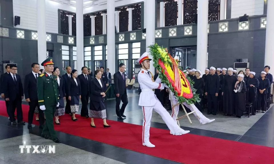 Đoàn đại biểu cấp cao Đảng Nhân dân Cách mạng Lào do Phó Chủ tịch nước Pany Yathotou viếng nguyên Chủ tịch Trần Đức Lương. Đoàn đại biểu cấp cao Đảng Nhân dân Cách mạng Lào do Phó Chủ tịch nước Pany Yathotou viếng nguyên Chủ tịch Trần Đức Lương.