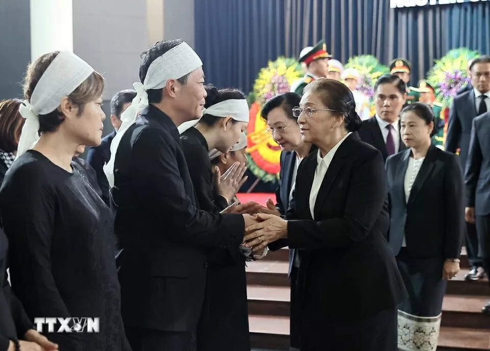 Phó Chủ tịch nước Lào Pany Yathotou chia buồn với gia quyến nguyên Chủ tịch nước Trần Đức Lương. Phó Chủ tịch nước Lào Pany Yathotou chia buồn với gia quyến nguyên Chủ tịch nước Trần Đức Lương.