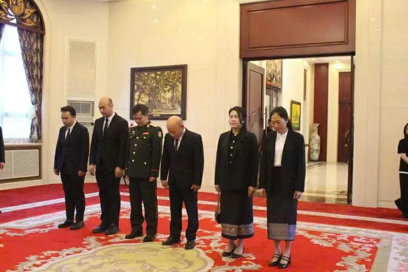 Lễ viếng và ghi sổ tang nguyên Chủ tịch nước Trần Đức Lương tại Đại sứ quán Việt Nam tại Trung Quốc