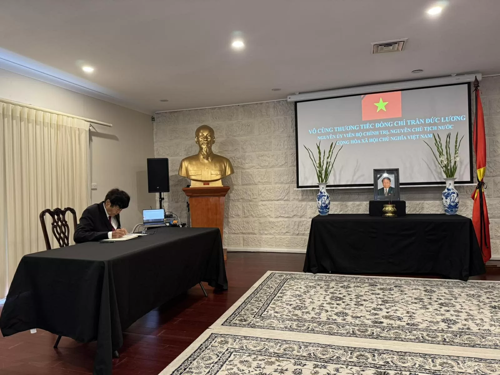 Đại sứ quán Việt Nam tại Australia mở sổ tang, tổ chức lễ viếng nguyên Chủ tịch nước Trần Đức Lương