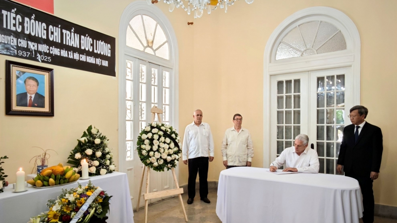 Bí thư thứ Nhất Đảng Cộng sản, Chủ tịch Cộng hoà Cuba Miguel Díaz-Canel tưởng nhớ nguyên Chủ tịch nước Trần Đức Lương