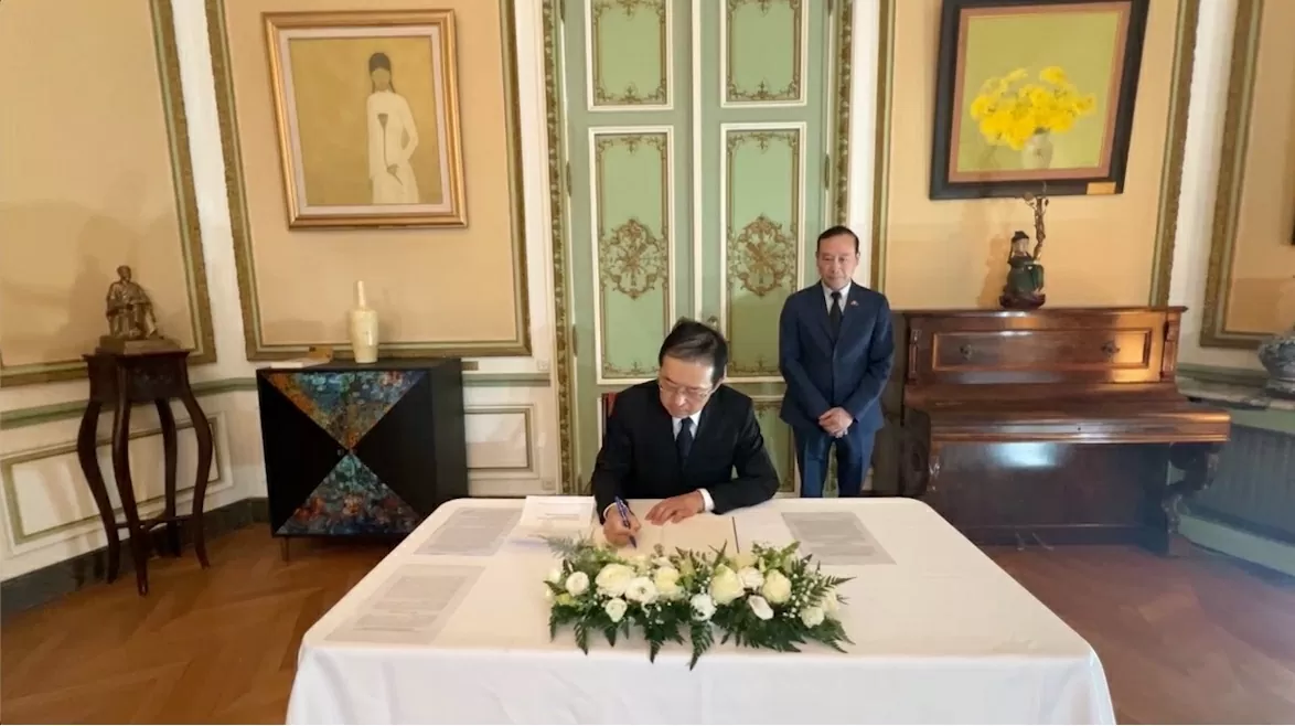 Người Việt tại Bỉ và bạn bè quốc tế viếng nguyên Chủ tịch nước Trần Đức Lương