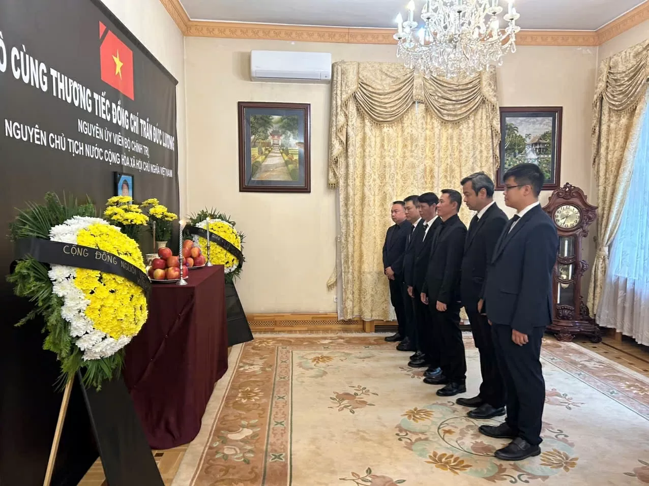 Lễ viếng và mở sổ tang nguyên Chủ tịch nước Trần Đức Lương tại Hungary