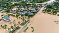 Hà Tĩnh: Mưa to kéo dài, lũ về bất ngờ, nhiều nhà dân ngập từ 1,5 đến 2 mét