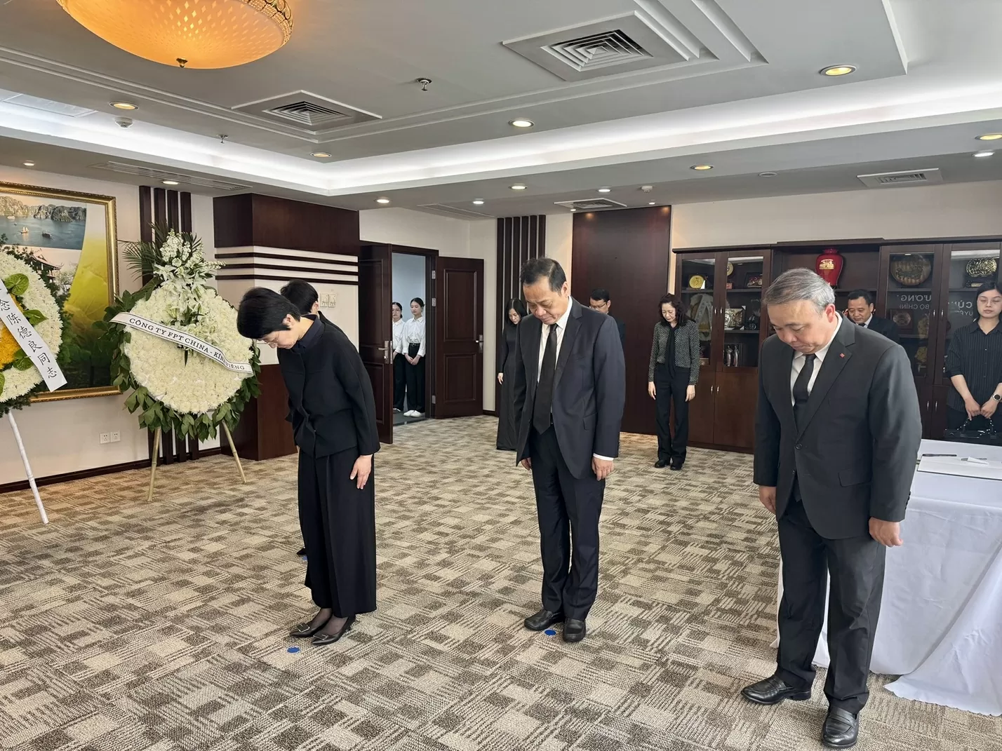 Tổng Lãnh sự quán Việt Nam tại Thượng Hải tổ chức lễ viếng nguyên Chủ tịch nước Trần Đức Lương