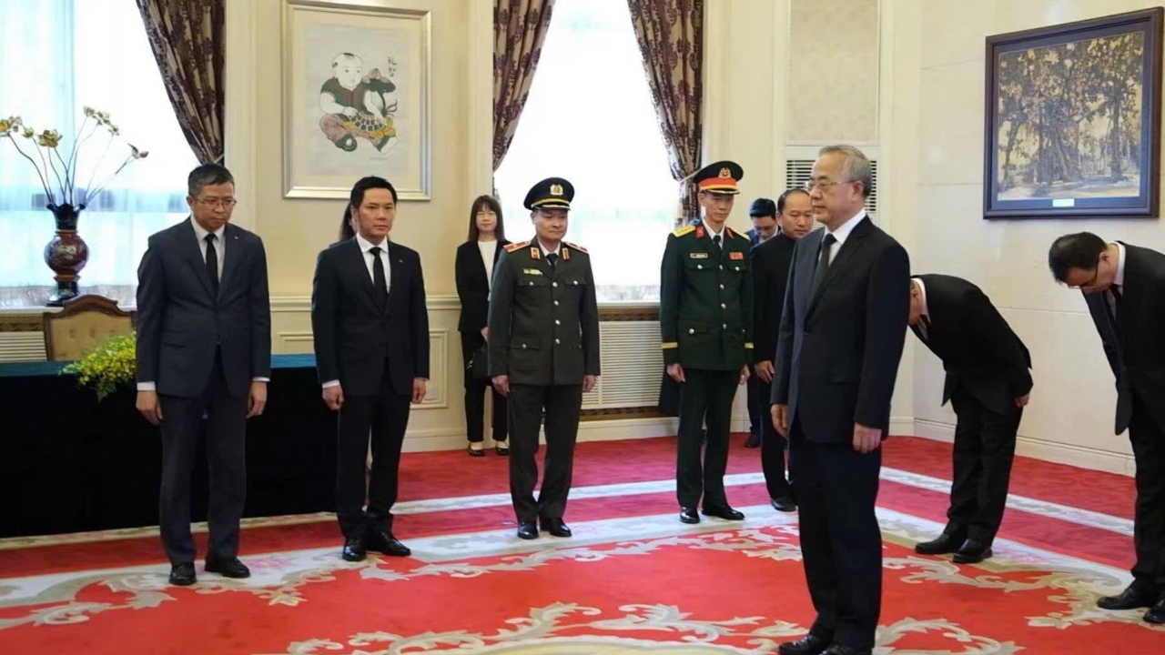 Phó Chủ tịch Chính hiệp toàn quốc Trung Quốc đến viếng nguyên Chủ tịch nước Trần Đức Lương