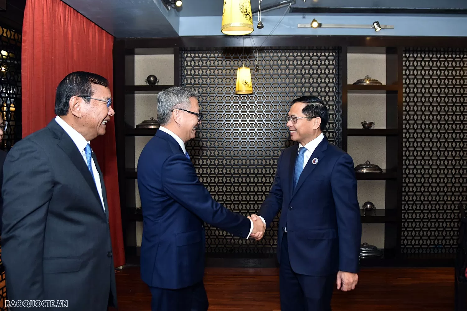 Phó Thủ tướng, Bộ trưởng Ngoại giao Bùi Thanh Sơn gặp song phương với Bộ trưởng thứ Hai Ngoại giao Brunei và Philippines bên lề Hội nghị Cấp cao ASEAN