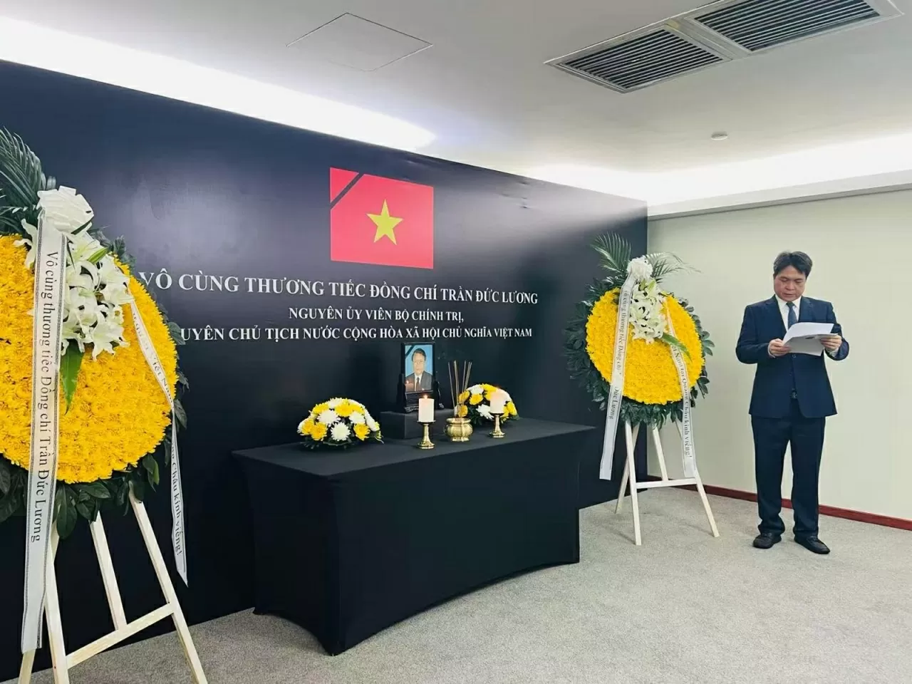 Trọng thể lễ viếng nguyên Chủ tịch nước Trần Đức Lương tại Quảng Châu, Trung Quốc