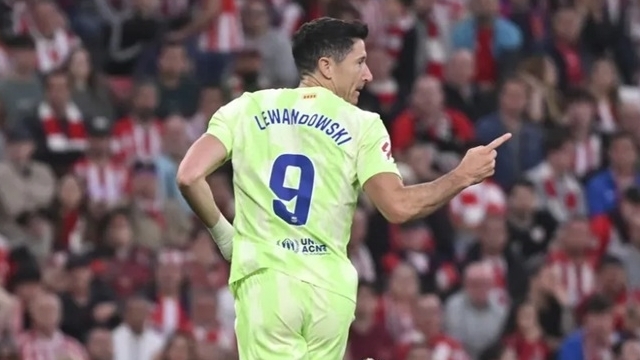 Tiền đạo Lewandowski chói sáng ngày kết thúc mùa giải 2024/25