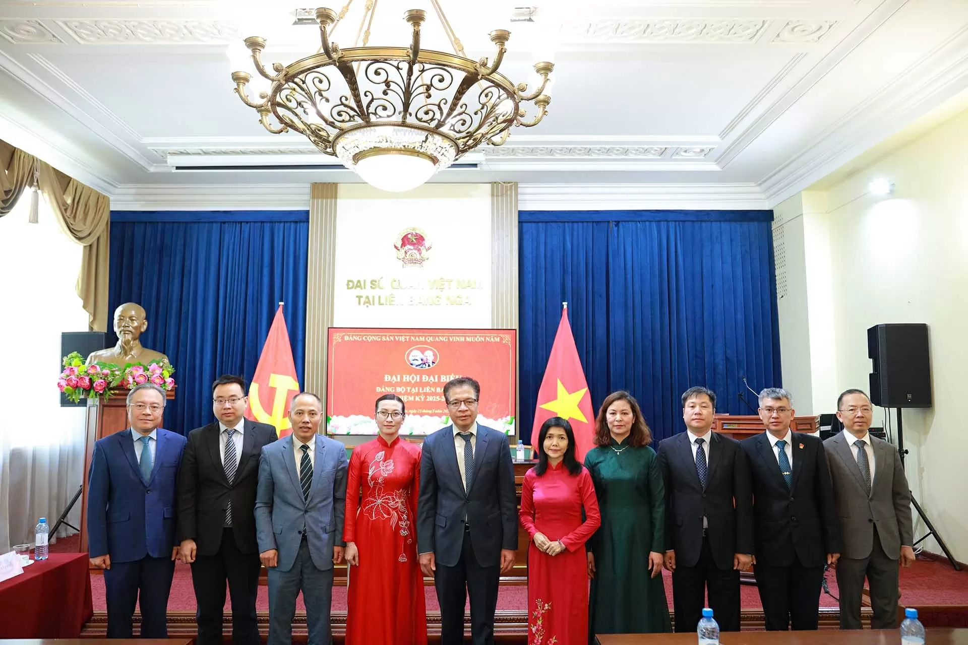 Tạo niềm tin, khát vọng cho cán bộ đảng viên Tạo niềm tin, khát vọng cho cán bộ đảng viên