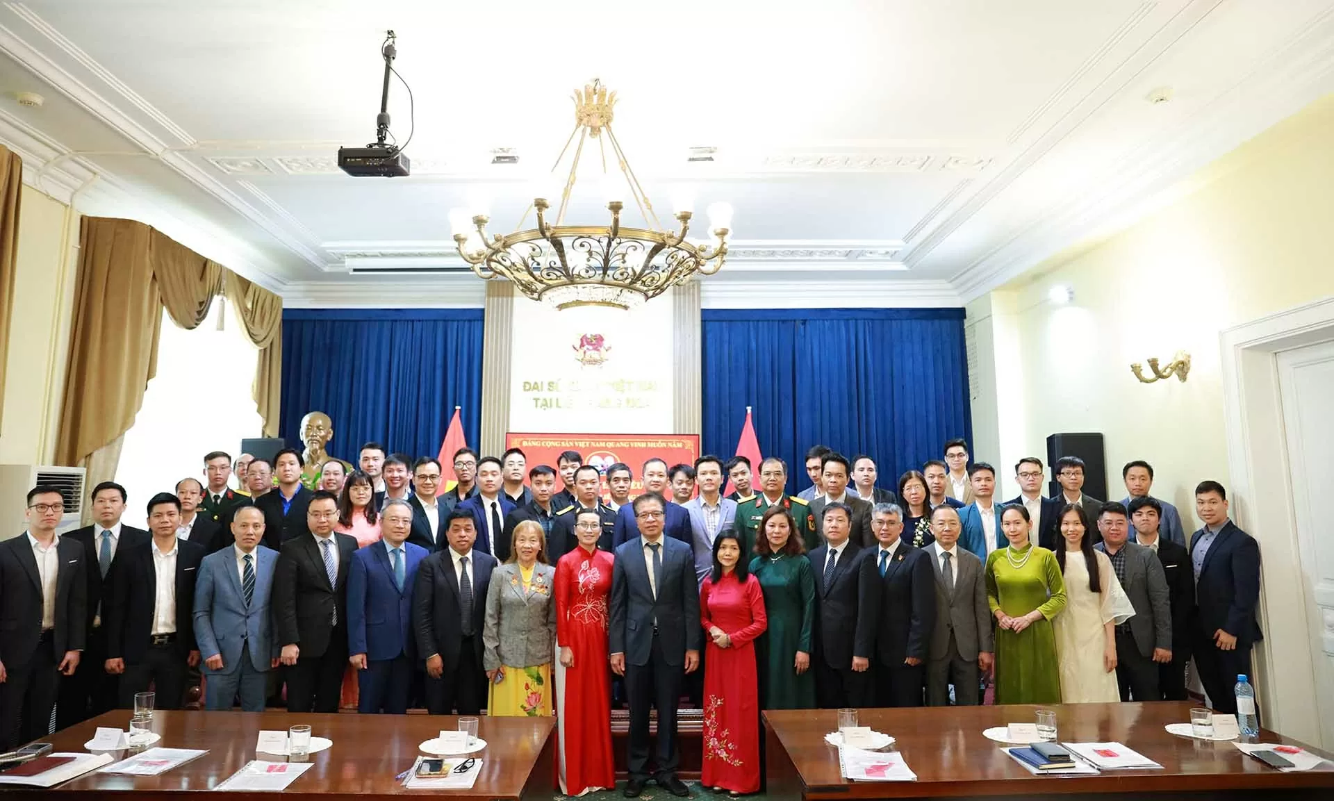 Tạo niềm tin, khát vọng cho cán bộ đảng viên Tạo niềm tin, khát vọng cho cán bộ đảng viên