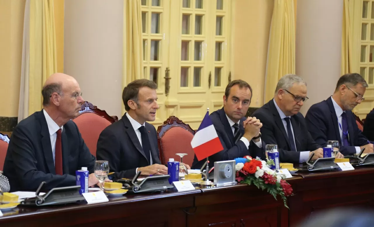 Tổng thống Pháp Emmanuel Macron phát biểu tại Hội đàm. (Ảnh: Thành Long)