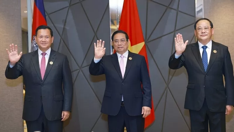 Việt Nam-Lào-Campuchia ăn sáng