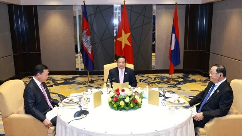 Việt Nam-Lào-Campuchia ăn sáng