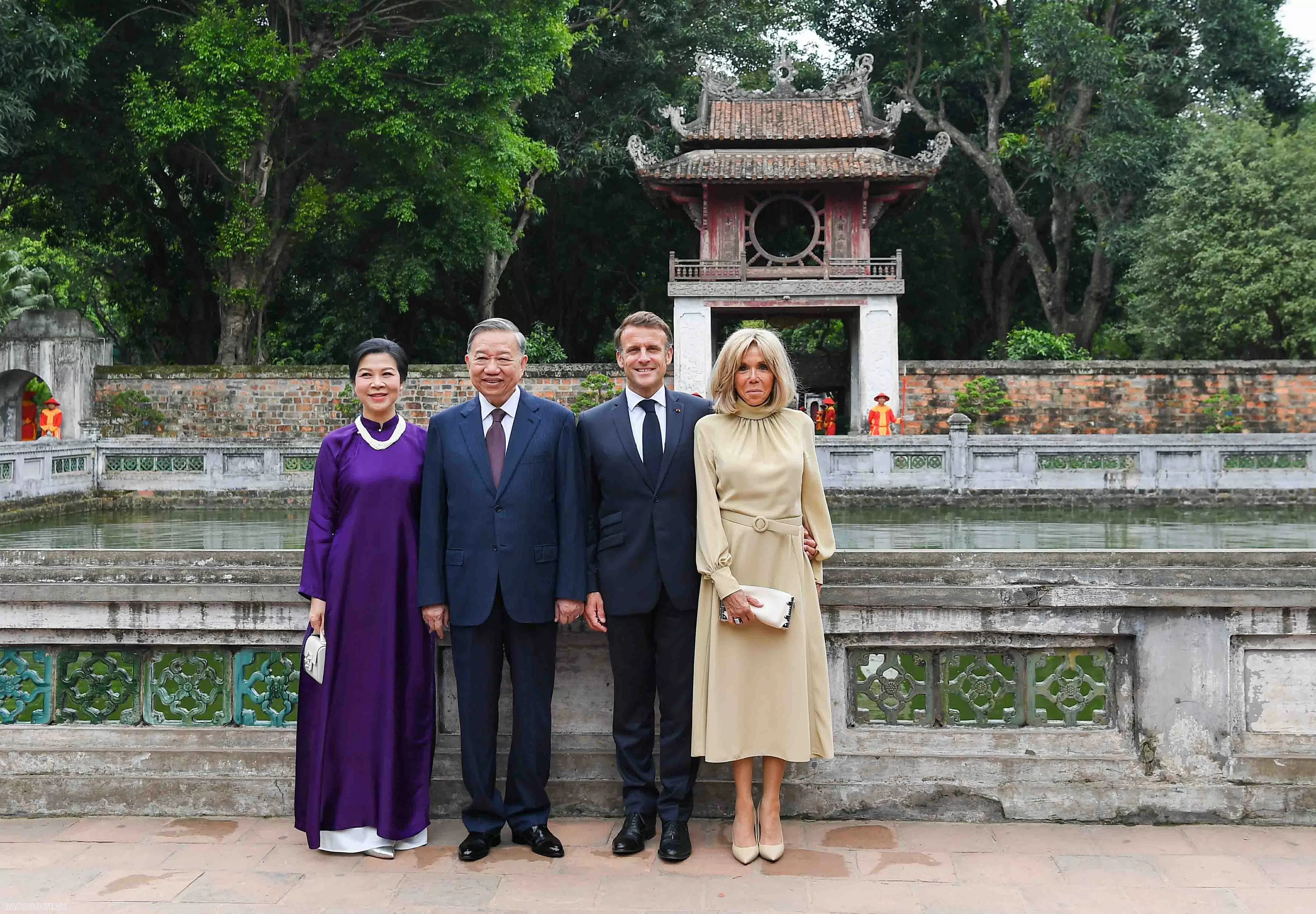 Những hình ảnh bận rộn của Tổng thống Pháp Emmanuel Macron và Phu nhân tại Việt Nam Những hình ảnh bận rộn của Tổng thống Pháp Emmanuel Macron và Phu nhân tại Việt Nam