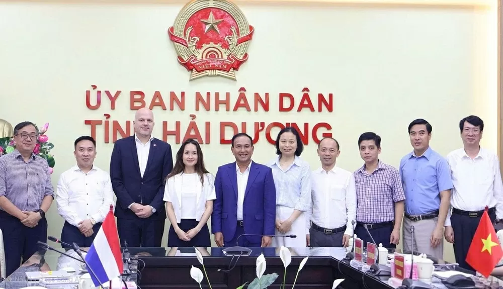 oàn công tác chụp ảnh kỷ niệm cùng lãnh đạo UBND tỉnh và lãnh đạo các sở, ngành, đơn vị liên quan. Ảnh: Ngân Hạnh