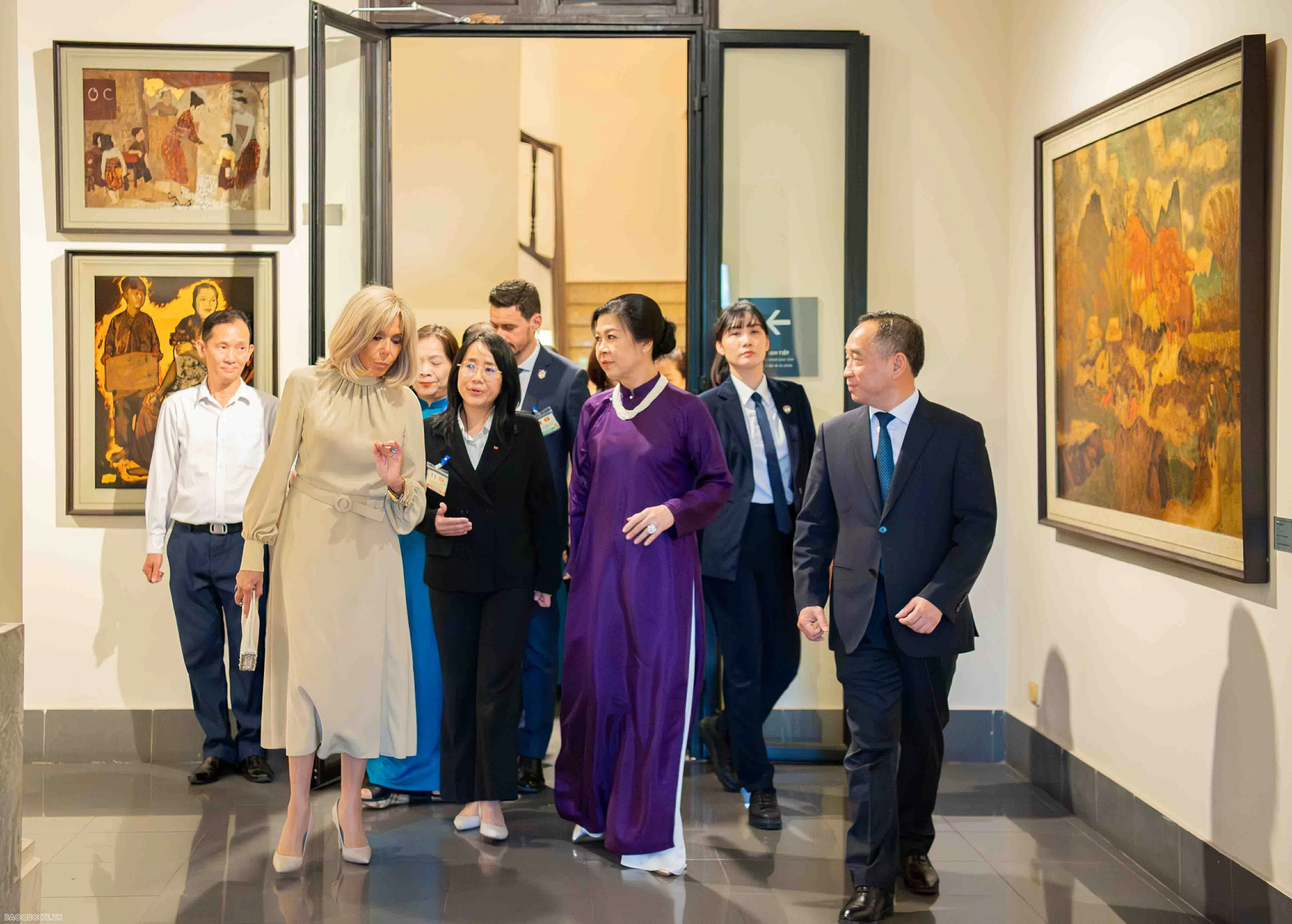 Những hình ảnh bận rộn của Tổng thống Pháp Emmanuel Macron và Phu nhân tại Việt Nam Những hình ảnh bận rộn của Tổng thống Pháp Emmanuel Macron và Phu nhân tại Việt Nam