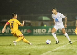 Brenner lập cú đúp, CLB Nam Định thắng trận thứ 5 liên tiếp