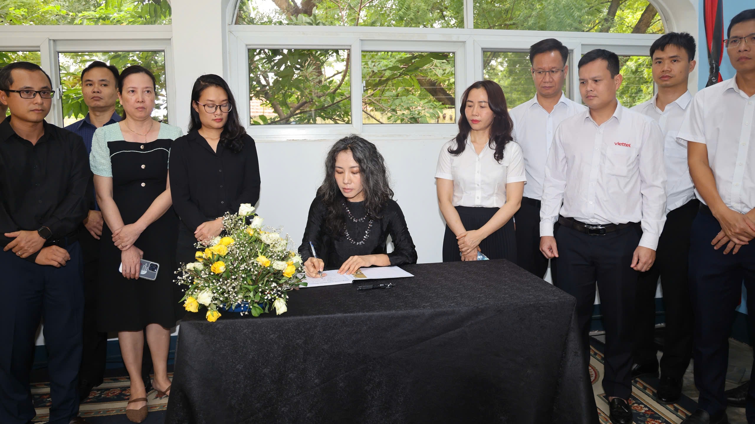 Đại sứ quán Việt Nam tại Tanzania mở sổ tang tưởng niệm nguyên Chủ tịch nước Trần Đức Lương