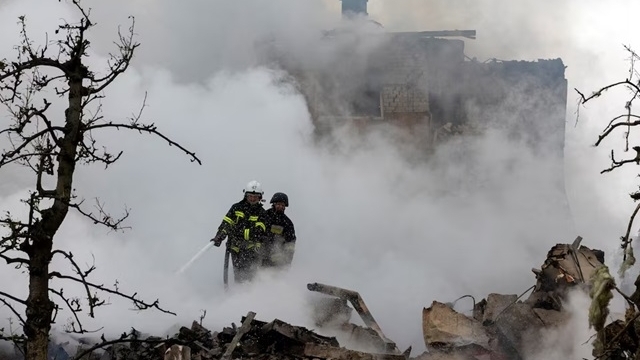 Nga-Ukraine tung đòn 'ăn miếng trả miếng' trên thực địa: 'Quay lưng' với đàm phán hay nước cờ định đoạt cục diện mới?