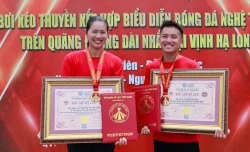 Kình ngư Ánh Viên và VĐV tâng bóng nghệ thuật Đỗ Kim Phúc cùng nhau lập kỷ lục Việt Nam