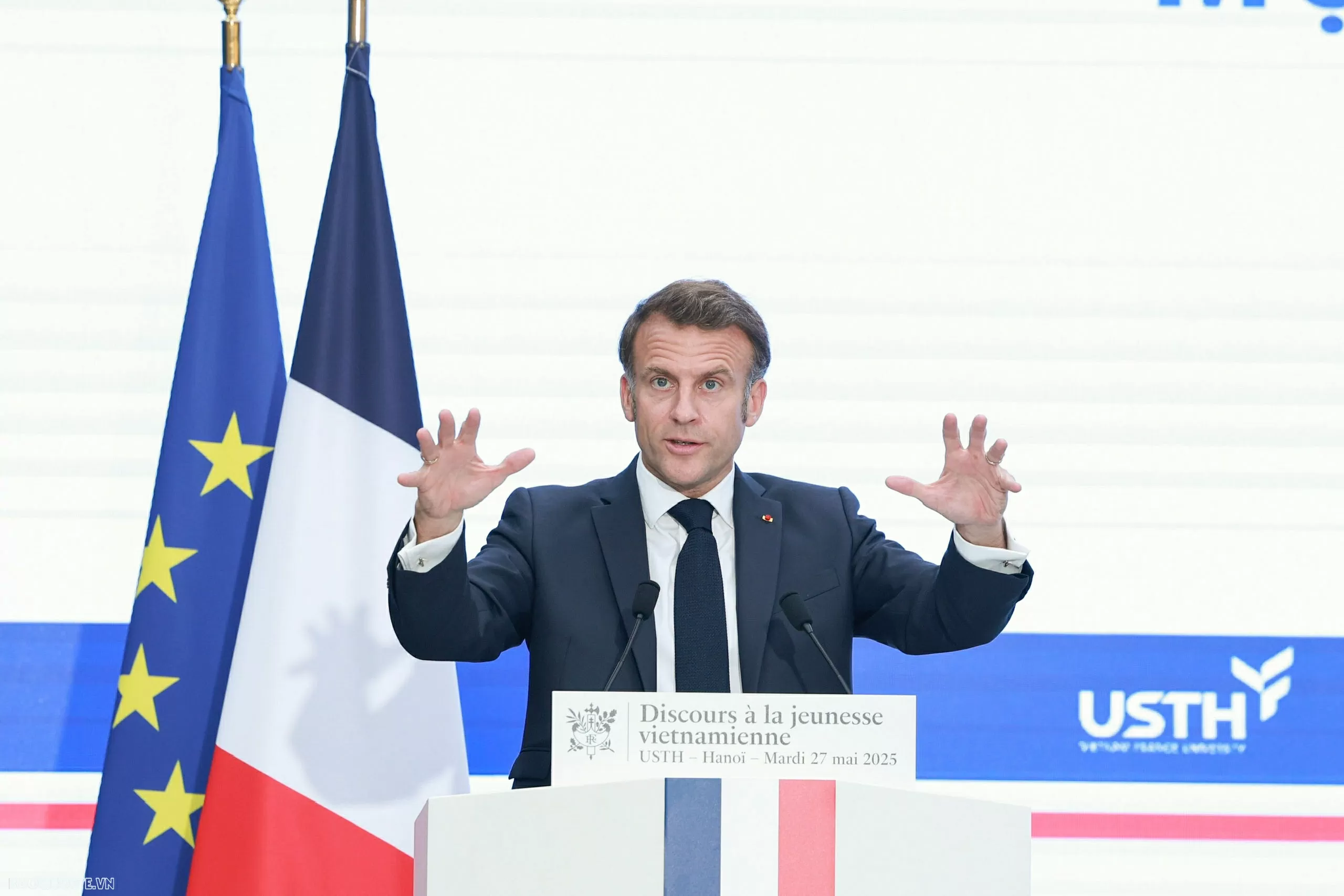 Những hình ảnh bận rộn của Tổng thống Pháp Emmanuel Macron và Phu nhân tại Việt Nam Những hình ảnh bận rộn của Tổng thống Pháp Emmanuel Macron và Phu nhân tại Việt Nam