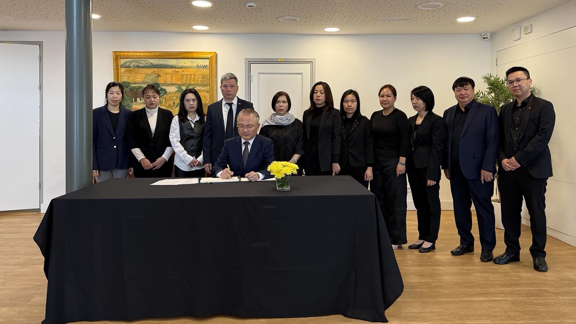 Đại sứ quán Việt Nam tại Hà Lan mở sổ tang và tổ chức Lễ viếng nguyên Chủ tịch nước Trần Đức Lương