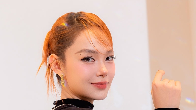 Minh Hằng, Lý Nhã Kỳ và dàn sao Việt rạng ngời trong các thiết kế đầm gợi cảm