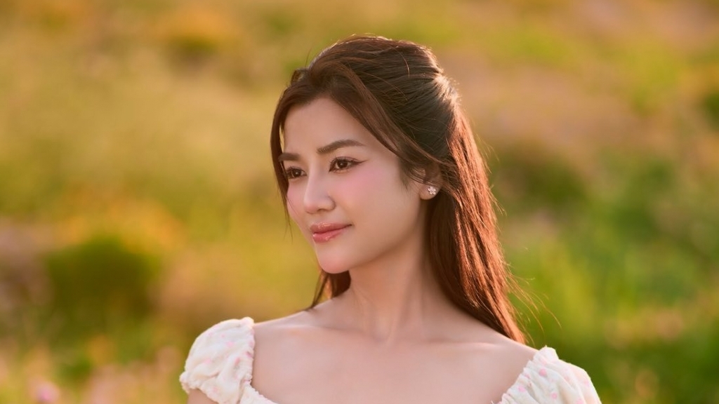 Sao Việt: Lương Thu Trang lạnh lùng, cuốn hút; Lan Phương trẻ trung xuống phố