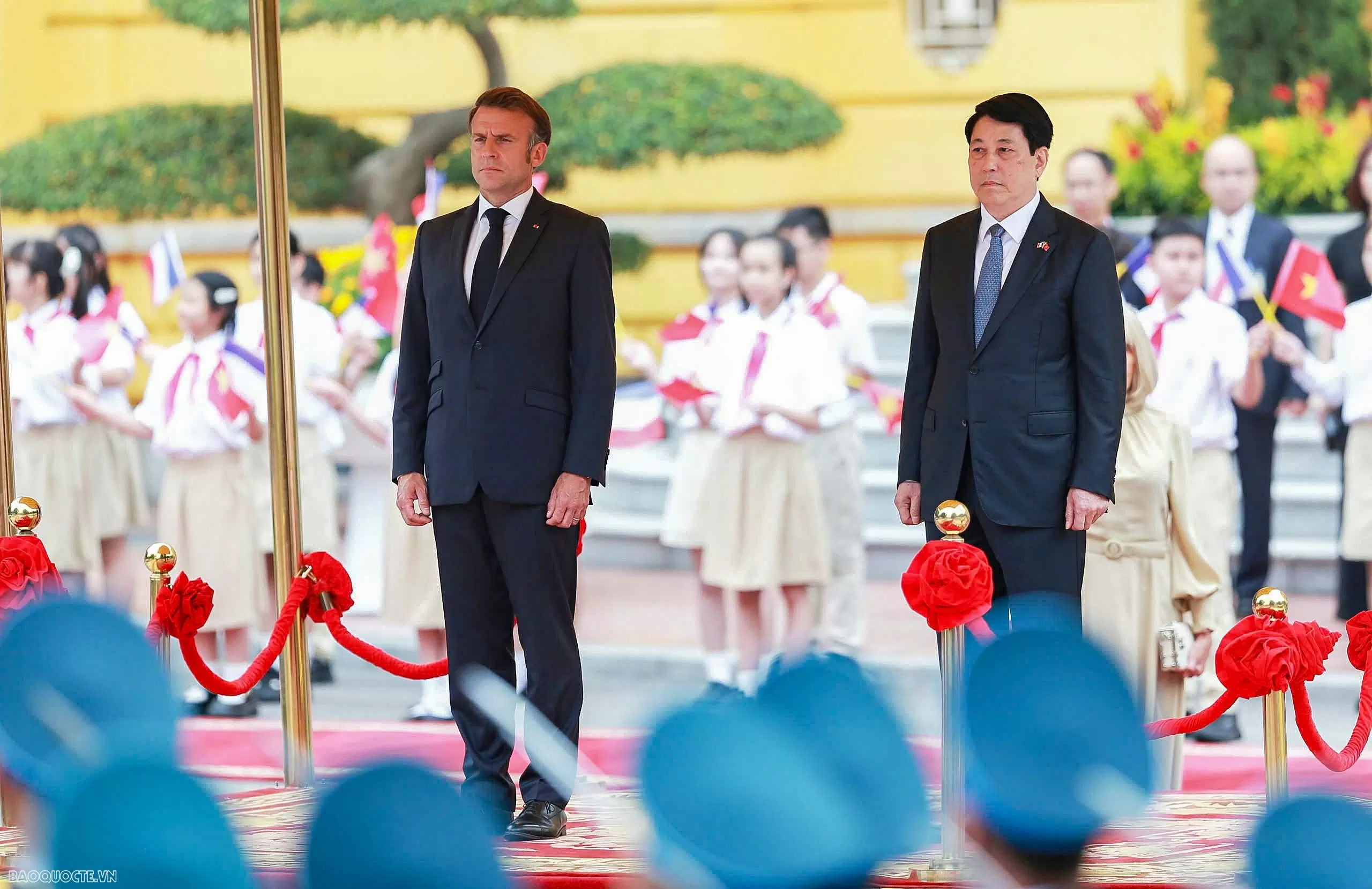 Những hình ảnh bận rộn của Tổng thống Pháp Emmanuel Macron và Phu nhân tại Việt Nam Những hình ảnh bận rộn của Tổng thống Pháp Emmanuel Macron và Phu nhân tại Việt Nam