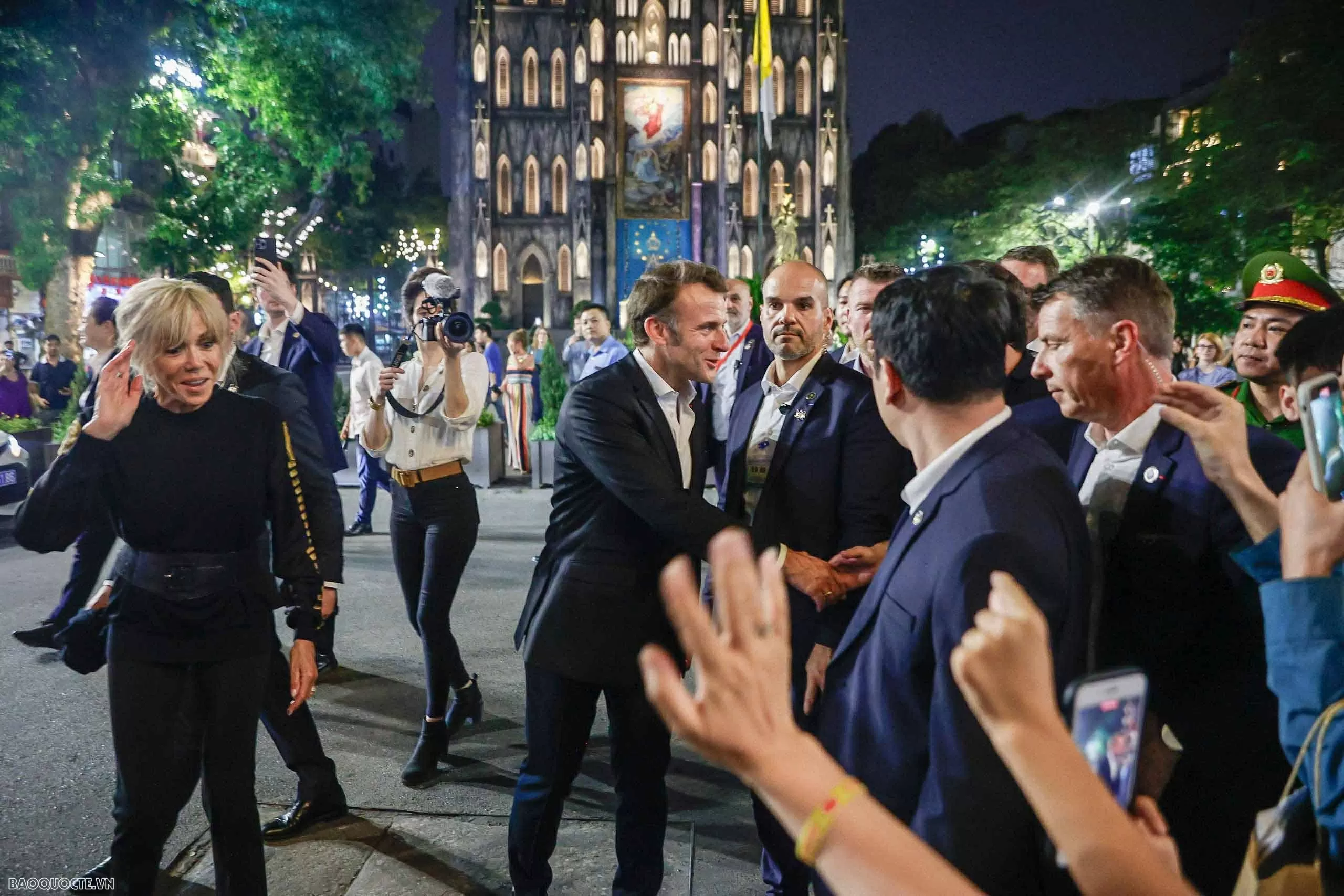 Những hình ảnh bận rộn của Tổng thống Pháp Emmanuel Macron và Phu nhân tại Việt Nam Những hình ảnh bận rộn của Tổng thống Pháp Emmanuel Macron và Phu nhân tại Việt Nam