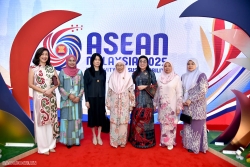 Phu nhân Thủ tướng Chính phủ Phạm Minh Chính tham dự chương trình triển lãm trong khuôn khổ Hội nghị cấp cao ASEAN 46