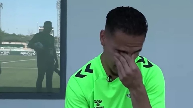 Antony bật khóc kể lại khoảng thời gian đau buồn ở Man Utd