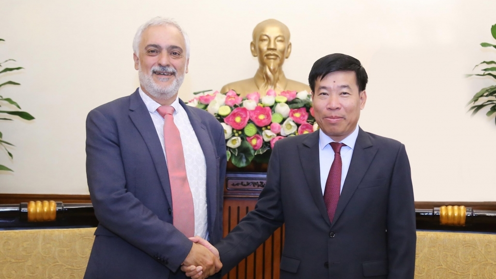 Thắt chặt hơn nữa mối quan hệ giữa Đảng Cộng sản Việt Nam và Đảng Cộng sản Pháp