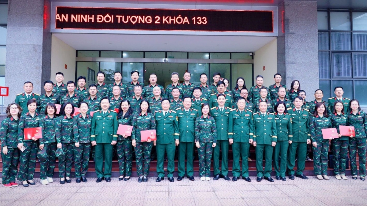 Bế giảng Lớp bồi dưỡng kiến thức quốc phòng và an ninh đối tượng 2 khoá 133