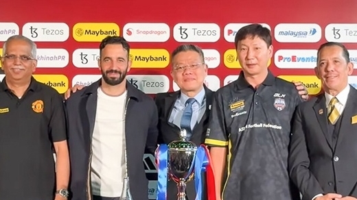 HLV Kim Sang Sik gọi thêm 4 cầu thủ tuyển Australia đấu Man Utd