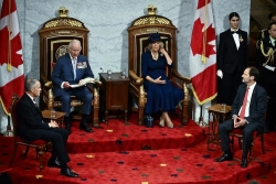 Canada để ý Vòm Vàng, Mỹ gợi ý 'chi 61 tỷ USD hoặc không mất một xu', Nhà vua Anh ủng hộ tự do