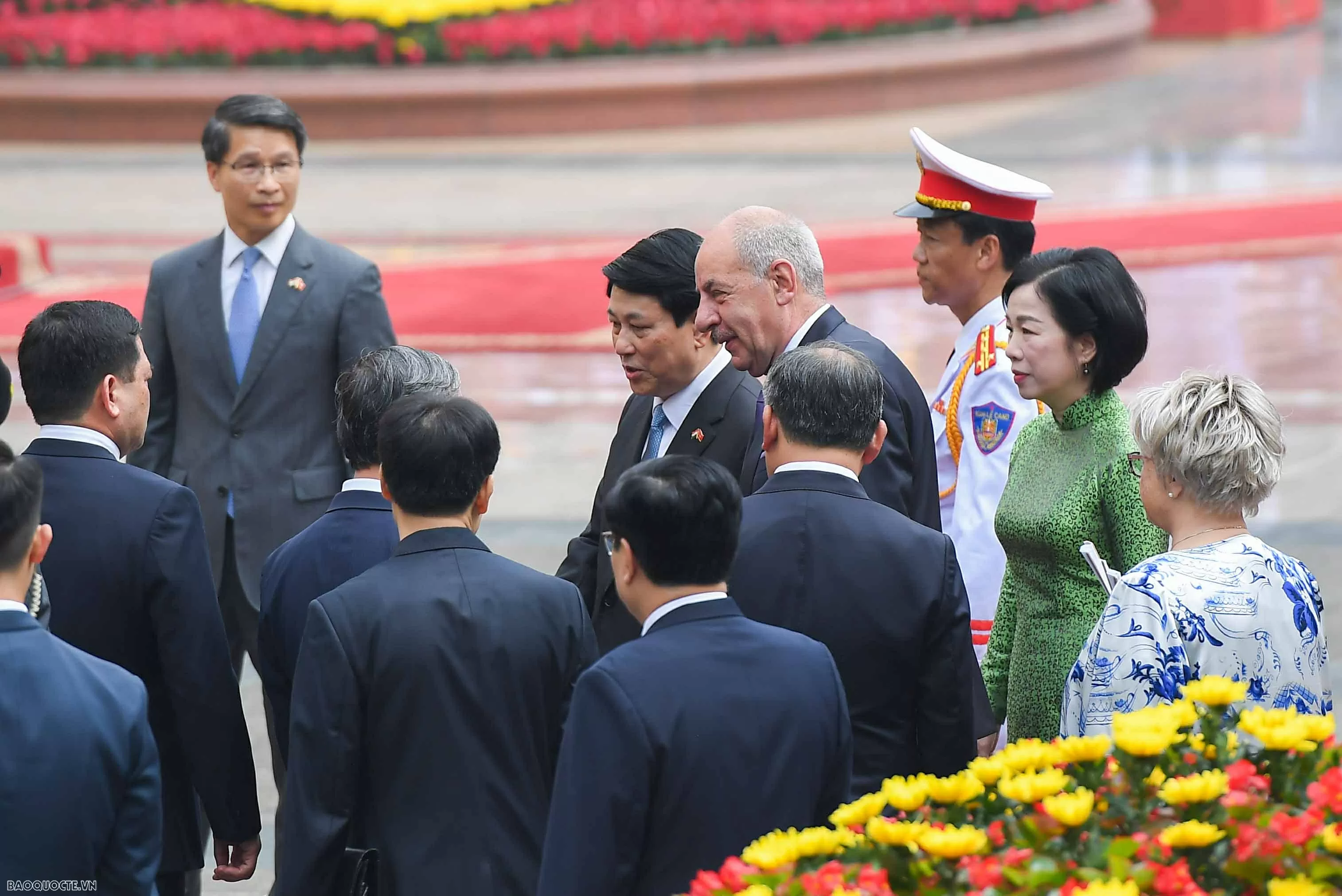 undefined Chủ tịch nước Lương Cường và Phu nhân đón Tổng thống Hungary và Phu nhân