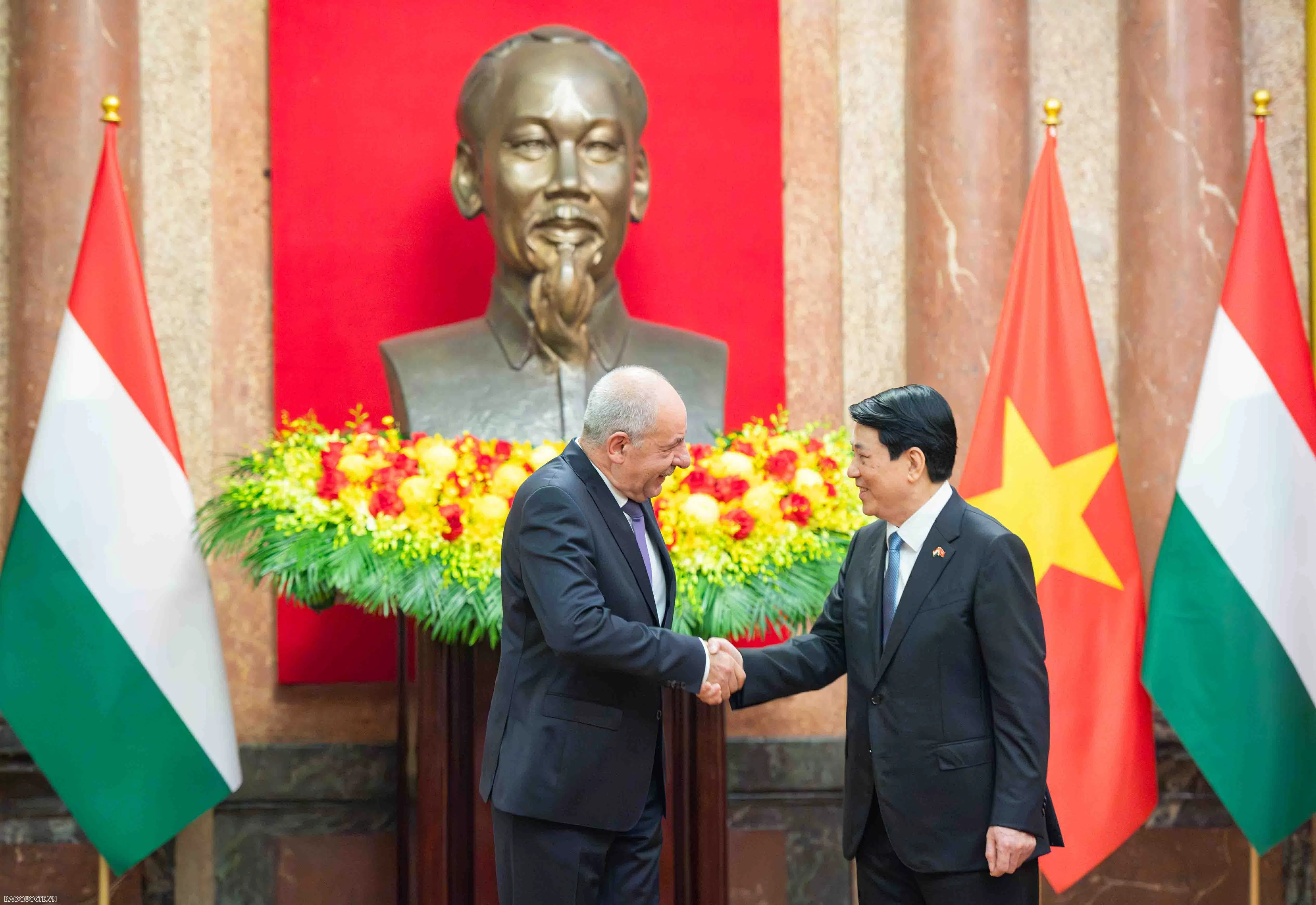 Chủ tịch nước Lương Cường và Phu nhân đón Tổng thống Hungary và Phu nhân Chủ tịch nước Lương Cường và Phu nhân đón Tổng thống Hungary và Phu nhân