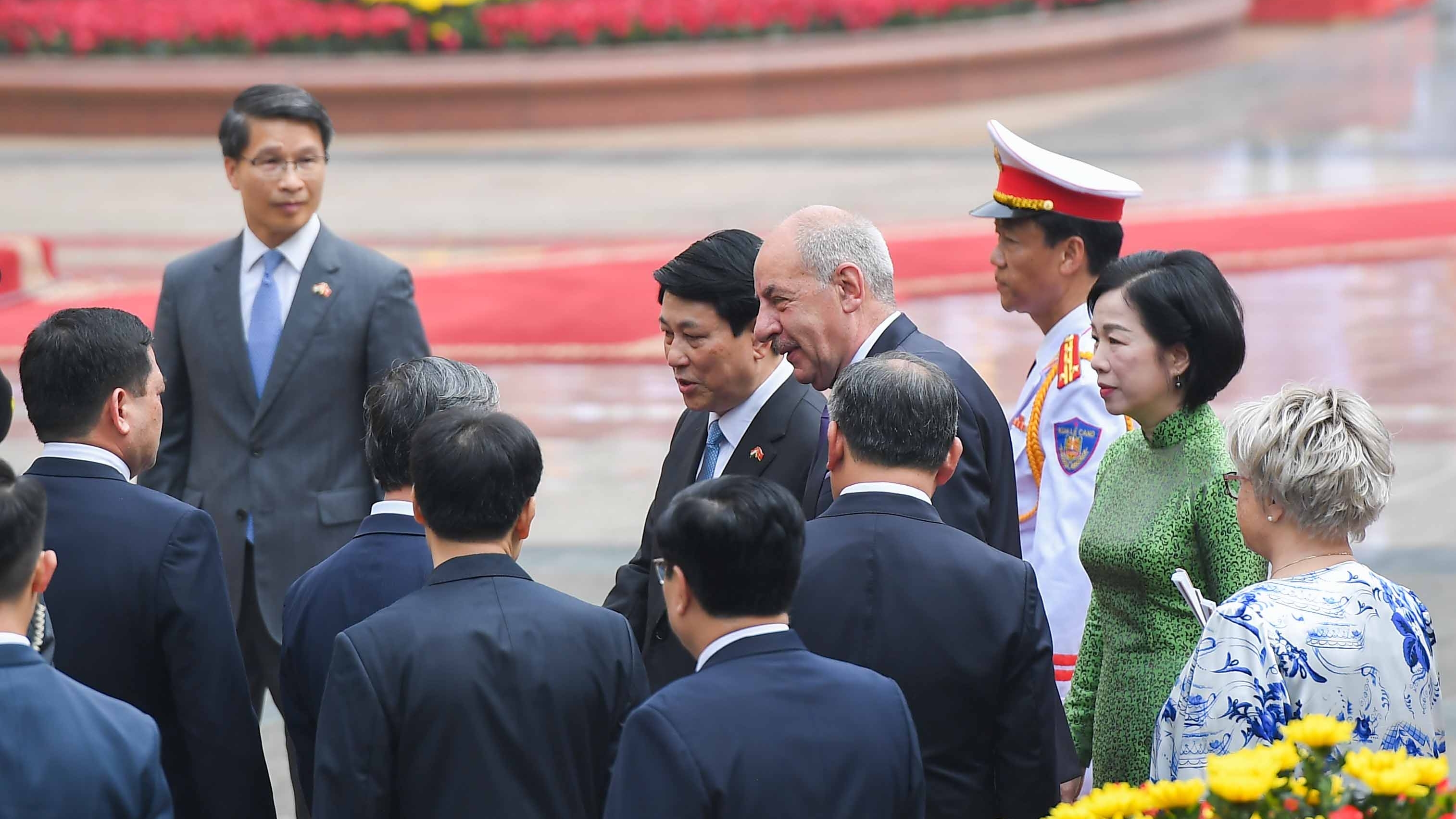 Công tác lễ tân và phiên dịch - Sứ mệnh truyền tải và giải mã thông điệp đối ngoại