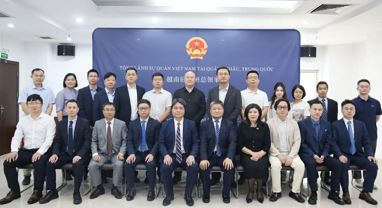 Đại biểu tham dự Tọa đàm chụp hình lưu niệm. Đại biểu tham dự Tọa đàm chụp hình lưu niệm.