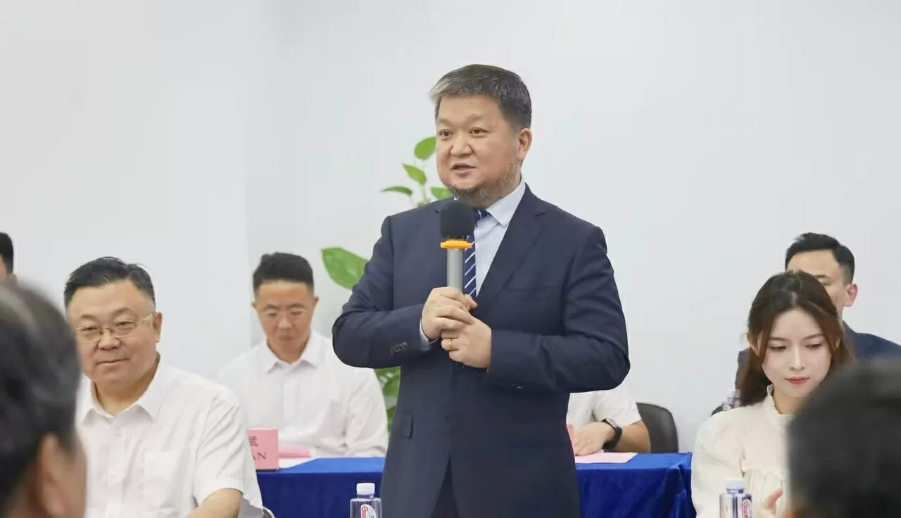 Đại diện các doanh nghiệp Trung Quốc tham dự đã bày tỏ quan tâm sâu sắc đến thị trường Việt Nam. Đại diện các doanh nghiệp Trung Quốc tham dự đã bày tỏ quan tâm sâu sắc đến thị trường Việt Nam.