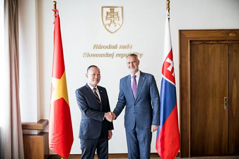 Chủ tịch Quốc hội Slovakia tiếp Đại sứ Phạm Trường Giang Chủ tịch Quốc hội Slovakia tiếp Đại sứ Phạm Trường Giang